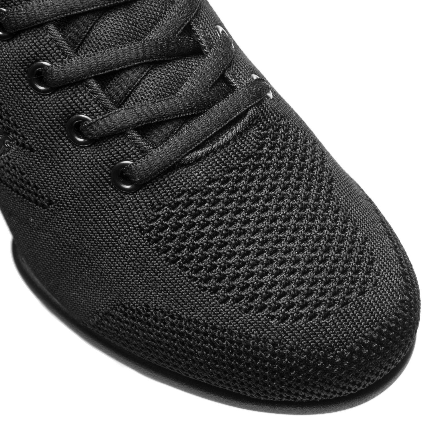 Nahaufnahme von Rumpfs 1567 Zuma Tanzsneaker in Schwarz mit Mesh-Gewebe und detaillierten Schnürsenkeln auf weißem Hintergrund.